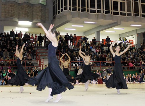 Bihar banatuko dituzte Errege kabalgata aurreko dantzetarako gonbidapenak