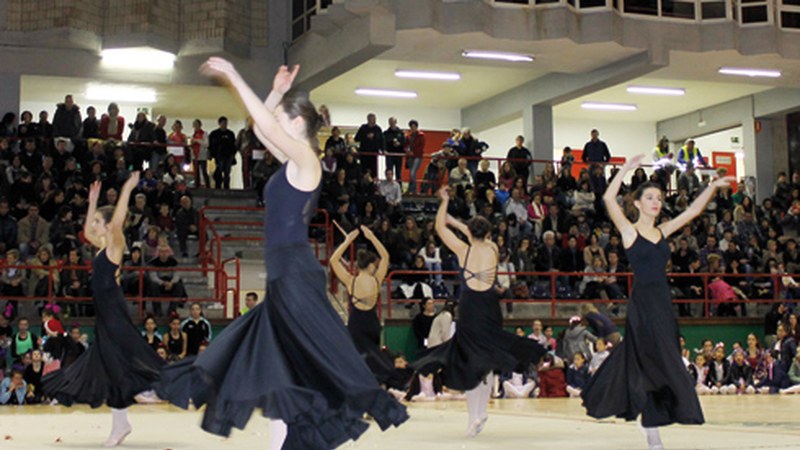 Bihar banatuko dituzte Errege kabalgata aurreko dantzetarako gonbidapenak