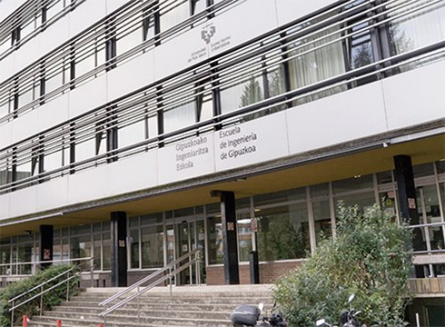 Bihar banatuko dizkiete diplomak Ingeniaritza Eskolako ikasle titulatu berriei