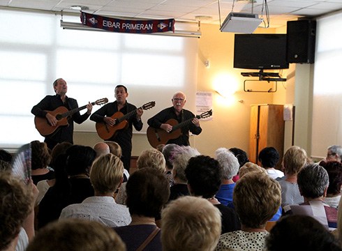 Bihar eguerdian agurtuko dituzte San Pedro jaiak Karmen kalean