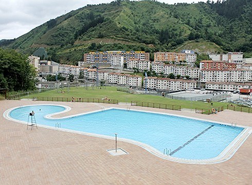 Bihar ekingo diote udako denboraldi berriari kanpoko igerilekuan