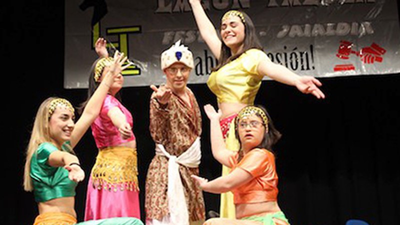 Bihar estreinatuko dute “¡Diga 33!” dantza eta kantu jaialdia Lagun Taldekoek