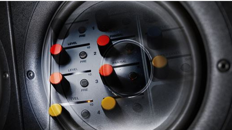 Bihar, goizeko 11:00etan, euskarazko irrati guztietan Ken Zazpiren “Hel nazazu eskutik” entzungo da