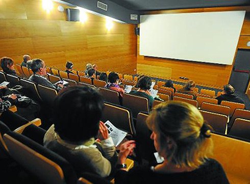 Bihar itzuliko dira zine emanaldiak Coliseora