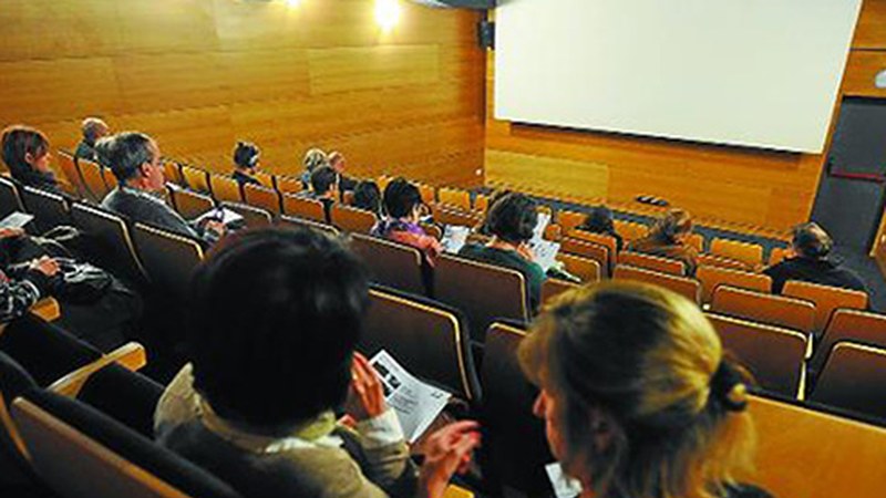 Bihar itzuliko dira zine emanaldiak Coliseora