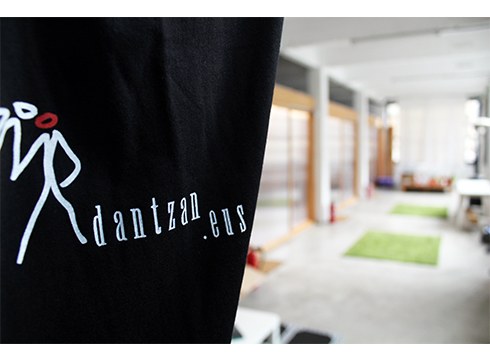 Biharrian eta dantzan