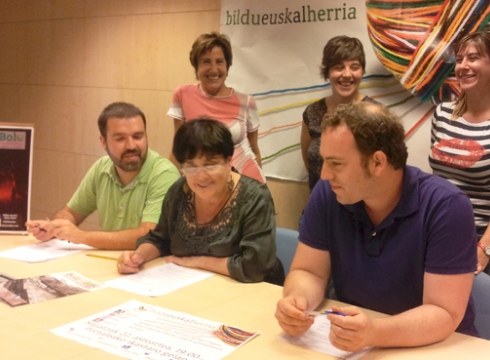 Bildu-k herritarrei dei egiten die eguaztenean egingo den bilera irekira joateko