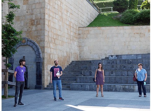 Bilduk pertsonak politiken erdigunean jarri nahi ditu osasun krisialditik irteteko