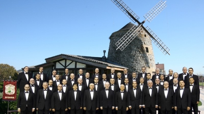 Biotz Alai eta Sostoa abesbatzen kontzertua Coliseoan