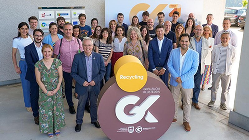 Birziklapenaren sektoreko 25 enpresa baino gehiago bildu ziren atzo Eibarren egindako Recycling Top-en