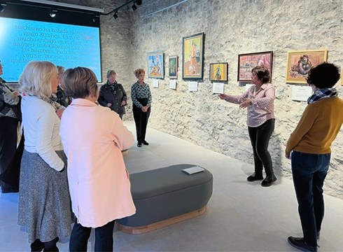 Bisita gidatuak ‘EME. Estilo-ariketak. Emakumeen Aurkako Indarkeria Sinbolikoak’ erakusketa ezagutzeko