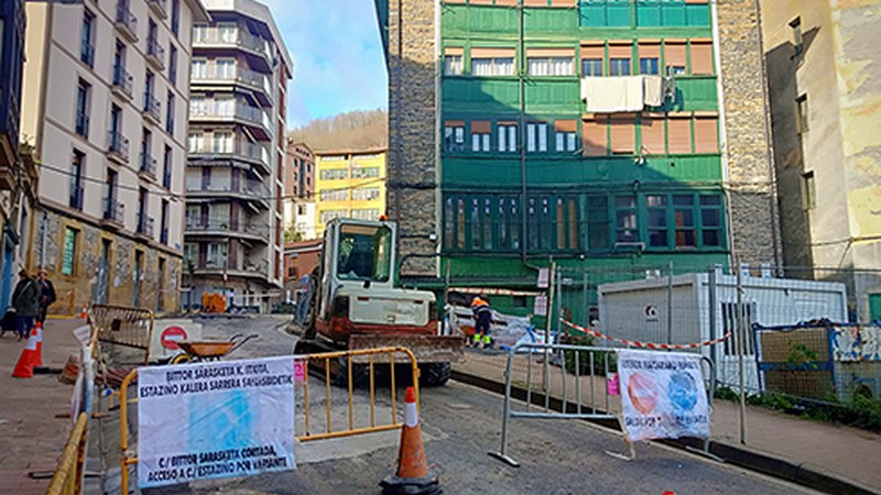 Bittor Sarasketa kalea itxita egongo da gaur, asfaltatze-lanak egin ahal izateko