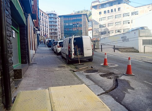 Bittor Sarasketa kaleko ur-horniduraren sarea osorik berriztuko da aste honetatik aurrera