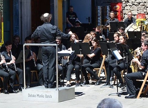 [BIZI DEBABARRENA] Dantzaldia Debako Musika Bandaren eskutik