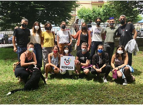 Bizipoza elkarteak boluntarioak bilatzeko kanpaina jarri du martxan