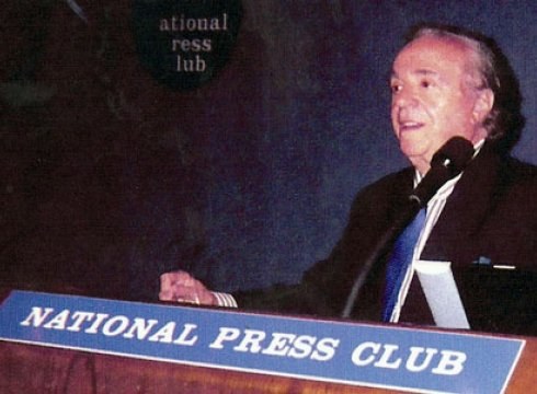 Bodgan Maglich fisikari nuklearra Armeria Eskolara bisitan