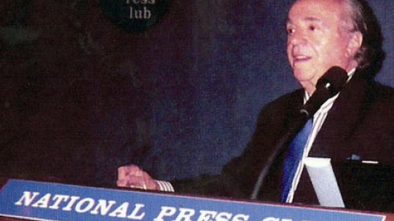 Bodgan Maglich fisikari nuklearra Armeria Eskolara bisitan