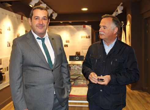 BOJ Olañetan 1914an egindako trokelak jaso ditu Armeria Eskolak