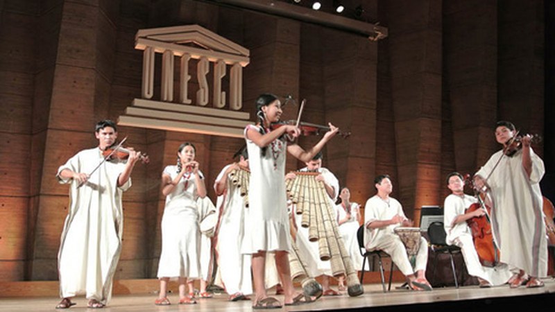 Boliviako Amazoniako sustraiak Coliseoko taulara