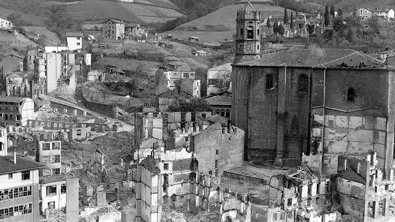 Bonbek Eibar txikitu zutela 79 urte