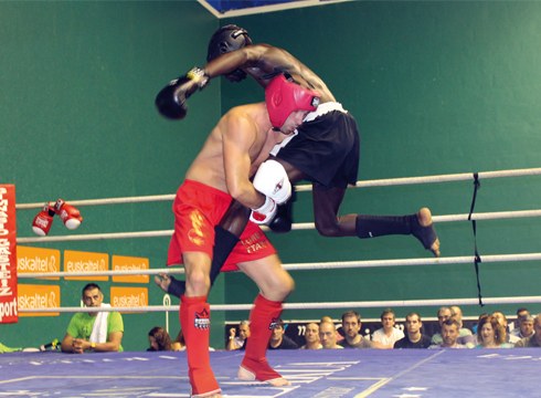 Bost eibartar izango dira gaur Astelenako boxeo eta sanda jaialdian