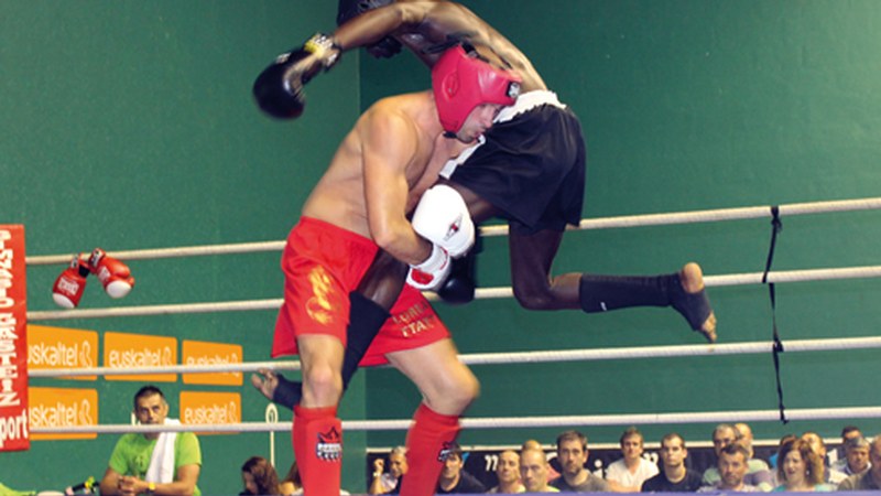 Bost eibartar izango dira gaur Astelenako boxeo eta sanda jaialdian