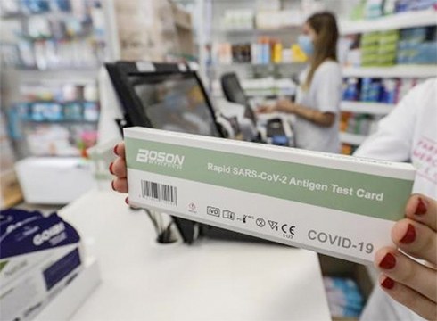 Botiketan saltzen diren antigeno-proben inguruko protokoloa aldatu dute