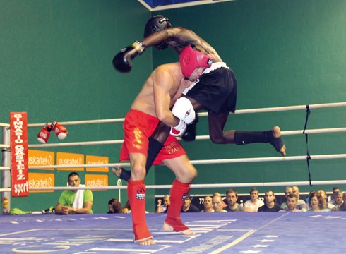 Boxeo jaialdiak zilarrezko ezteiak biziko ditu gaur