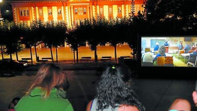 Aire libreko zinema eskainiko da Untzaga plazan abuztuan