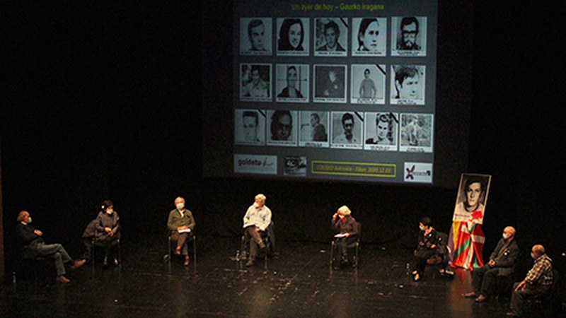 Burgosko Prozesuko bizipenak gogoratu zituzten abokatu eta auzipetuek, epaiketa hasi zela 50 urte betetzen ziren egunean