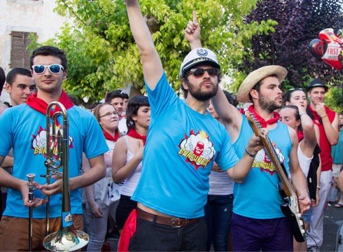 Burrunba elektrotxarangaren erritmora eta Kalian Jolasian hasiko dugu Euskal Jaiko asteburua