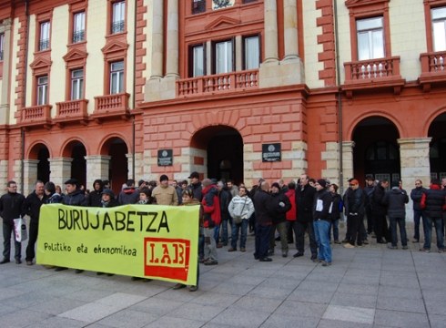 Burujabetza eskatu dute eguerdian Untzagan