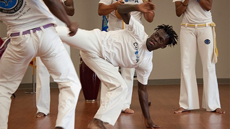Capoeira klaseak haur eta helduentzat