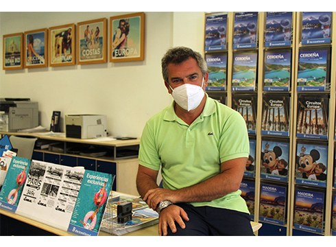 Carlos Gonzalez, bidaia-agentziako langilea: “Ez dago oso urrun joan beharrik kapritxo baterako"