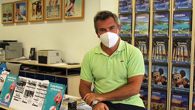 Carlos Gonzalez, bidaia-agentziako langilea: “Ez dago oso urrun joan beharrik kapritxo baterako"