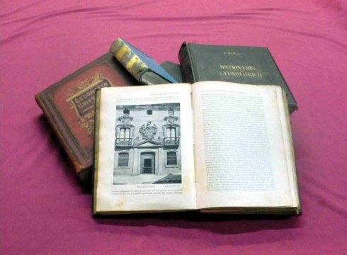 Casino Artista Eibarrés 1912-2012 liburuxka kalean