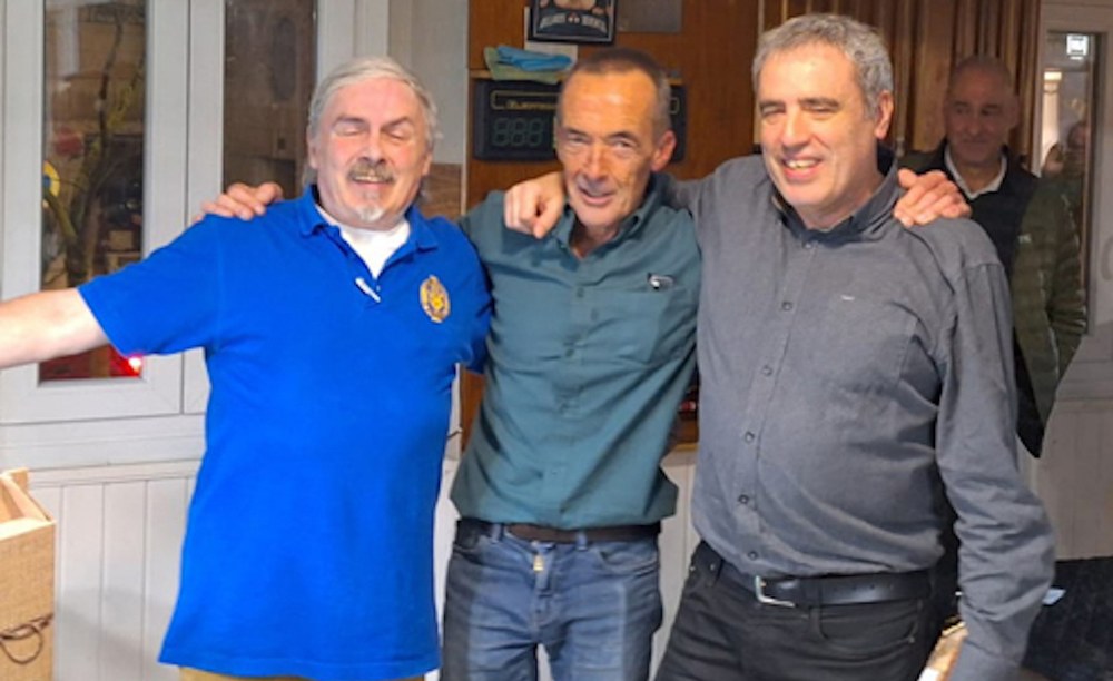 Casinoko batzar orokorrean elkartearen sariak banatu zituzten