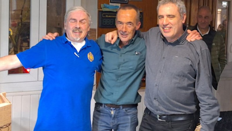 Casinoko batzar orokorrean elkartearen sariak banatu zituzten