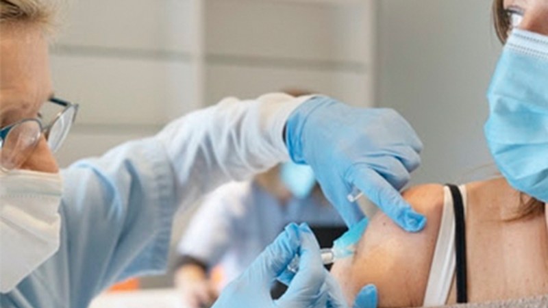 COEGIren hitzetan, pandemiaren kontrola txertoaren baitan dago eta herritarrak txertoa hartzera animatu ditu erizaintza-elkarteak