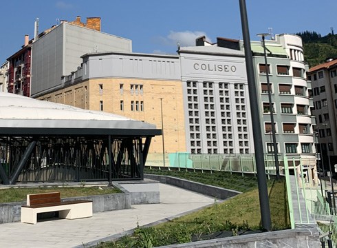 Coliseo antzokian 120 plaka fotovoltaiko jarri dira