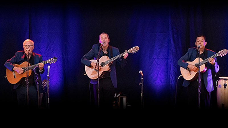 Coliseo antzokian gaur emango duen kontzertuan aurkeztuko du disko berria Trio Medianoche taldeak