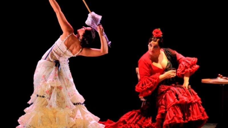 Coliseoak komedia flamenkoa hartuko du gaur