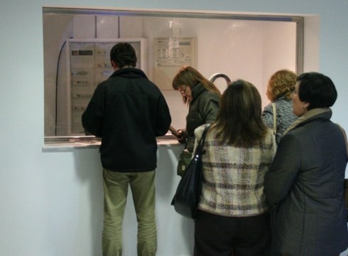 Coliseoko lehiatila zapatuan ordutegi berezian zabalduko dute zinerako sarrerak saltzeko