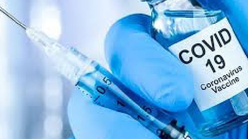 COVID-19a pasatu dutenei hirugarren dosia jartzeko bost hilabete itxoiteko gomendatu du Espainiako Osasun Batzordeak