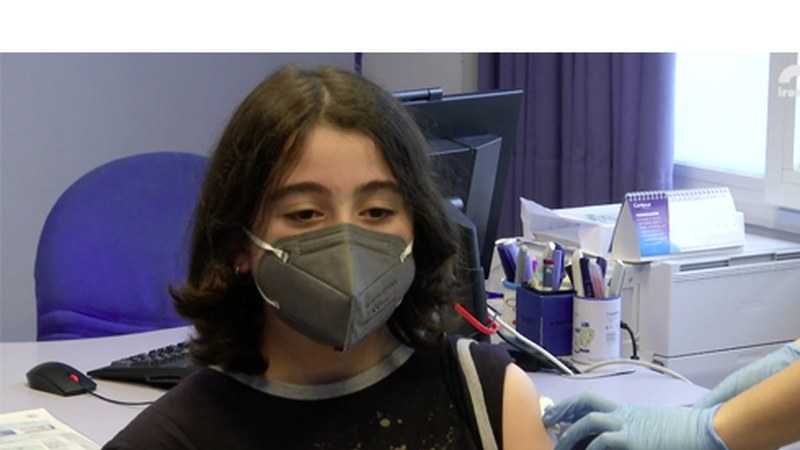 COVID-19aren aurkako txertoa jartzen hasi zitzaien atzo 11 urtetik beherako umeei