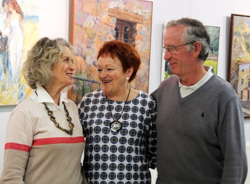 Cristina Azpiri, Elisabet Eguren eta Esteban Oroz artisten lanak ikusgai daude Untzagako jubilatu etxean