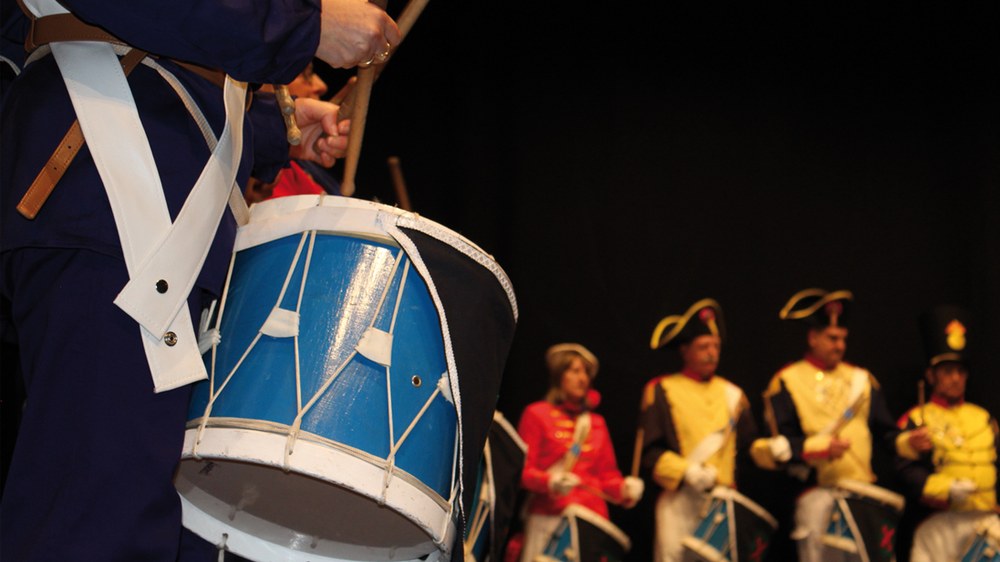 Danborradako doinuak entzungo dira domeka eguerdian Coliseo antzokian