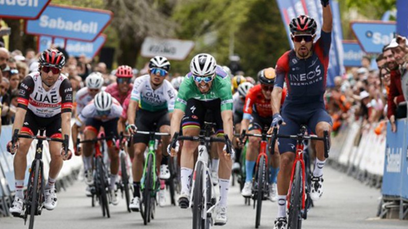 Daniel Felipe Martínezek zentimetro gutxiri esker irabazi du Itzulia 2022ko laugarren etapa