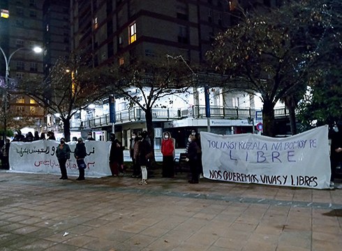 Dantza, elkarretaratze eta manifestazioarekin salatu dituzte indarkeria matxistak