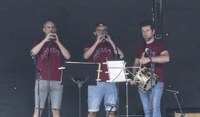 Dantza ikuskizun biribilarekin agurtu dute kurtsoa Kezkako dantzari gazteek